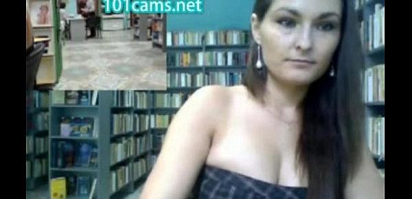  Gilr flashes Ass in library in front of Cam Public Nudity